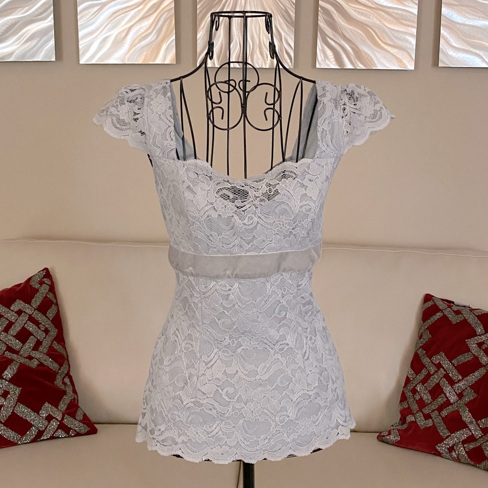 MODA | Baby blue lace top